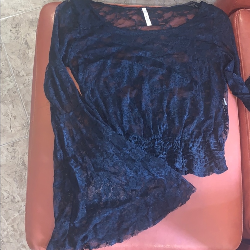Wide sleeve crop